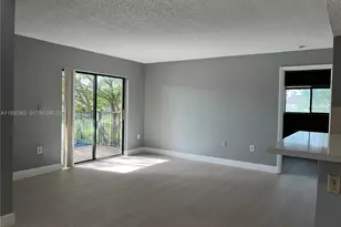 350 W Palm Cir W, Pembroke Pines, FL 33025 - Photo 9