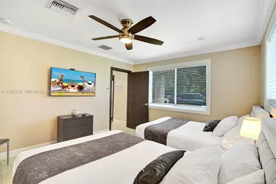 1318 Washington St, Hollywood, FL 33019 - Photo 9