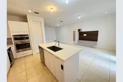 10550 NW 65th Ln, Doral, FL 33178 - Photo 5