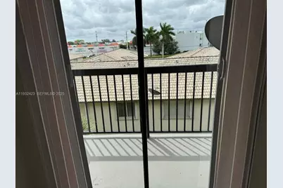 5290 W 21st Ct #403, Hialeah, FL 33016 - Photo 9