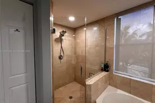 876 W Spinnaker Dr W, Hollywood, FL 33019 - Photo 17