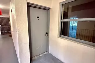 546 SW 1st St, Miami, FL 33130 - Photo 17