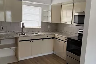 325 NE 2nd St, Hallandale Beach, FL 33009 - Photo 7