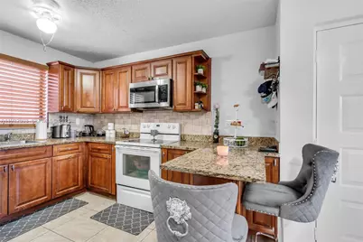 2740 W 63rd St #206, Hialeah, FL 33016 - Photo 9