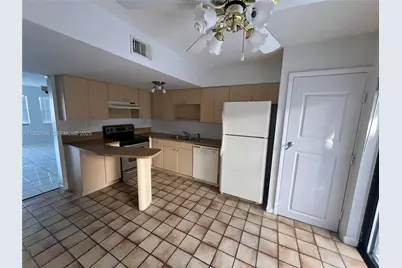 5800 W 18th Ave #406-4, Hialeah, FL 33012 - Photo 7