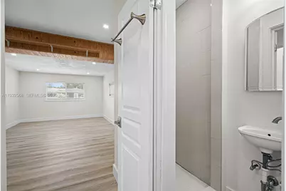 251 SE 7th St, Pompano Beach, FL 33060 - Photo 9