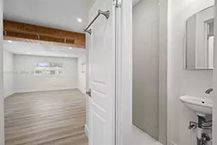 251 SE 7th St, Pompano Beach, FL 33060 - Photo 9