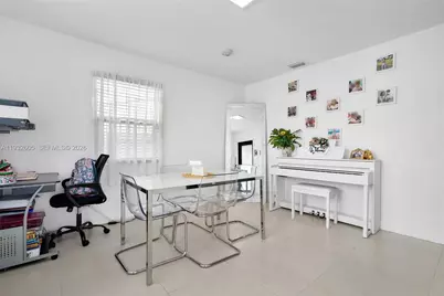 722 SW 8th St, Hallandale Beach, FL 33009 - Photo 11