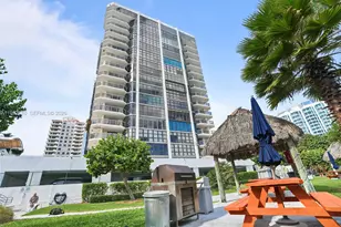 6423 Collins Ave, Miami Beach, FL 33141 - Photo 21