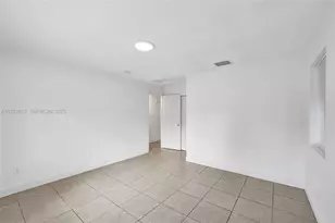 30 SW 8th St, Hallandale Beach, FL 33009 - Photo 23