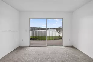 13800 SW 5th Ct, Pembroke Pines, FL 33027 - Photo 11