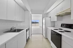 13800 SW 5th Ct, Pembroke Pines, FL 33027 - Photo 7