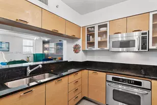 31 SE 5th St, Miami, FL 33131 - Photo 5