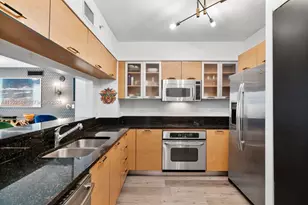 31 SE 5th St, Miami, FL 33131 - Photo 3