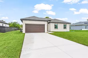 748 748 Chestnut St E, Lehigh Acres, FL 33974 - Photo 3