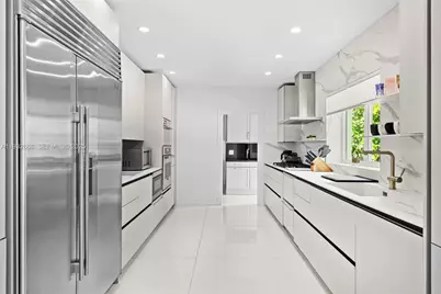 5055 N Bay Rd, Miami Beach, FL 33140 - Photo 9