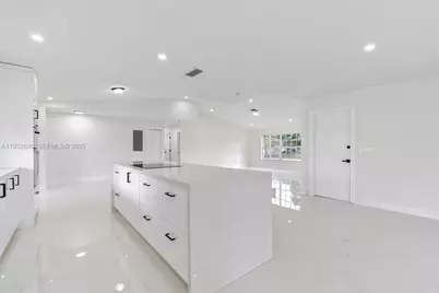 7441 NW 38th Ct, Lauderhill, FL 33319 - Photo 9