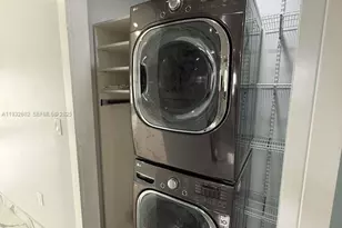 8701 NW 109th Terrace, Hialeah Gardens, FL 33018 - Photo 27