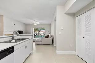 6968 SW 39th St, Davie, FL 33314 - Photo 13