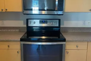 8060 N Nob Hill Rd, Tamarac, FL 33321 - Photo 5