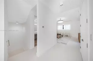 6109 W Laguna Dr W, Miami Beach, FL 33141 - Photo 13