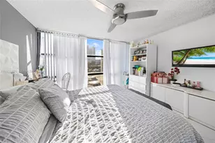 800 Parkview Dr, Hallandale Beach, FL 33009 - Photo 15