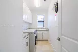 11865 SW 13th Ct, Pembroke Pines, FL 33025 - Photo 35