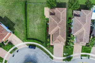 11865 SW 13th Ct, Pembroke Pines, FL 33025 - Photo 5