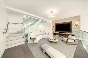 455 NE 39th St, Miami, FL 33137 - Photo 13