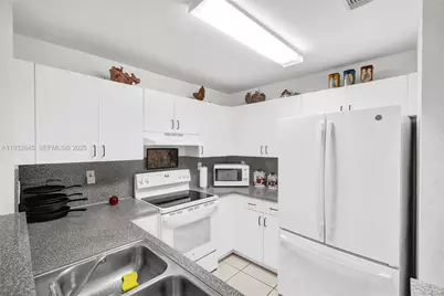 19110 NW 32nd Ave, Miami Gardens, FL 33056 - Photo 9