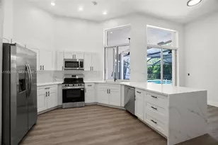 2611 Oakbrook Ln, Weston, FL 33332 - Photo 9