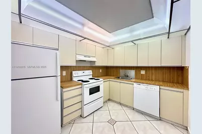 2500 Parkview Dr #1208, Hallandale Beach, FL 33009 - Photo 3