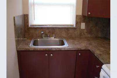 1675 NE 150th St #3, Miami, FL 33181 - Photo 5