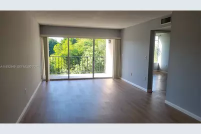 706 NW 87th Ave #312, Miami, FL 33172 - Photo 5