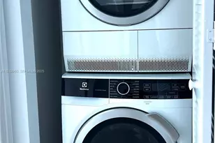 300 S Biscayne Blvd, Miami, FL 33131 - Photo 21