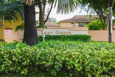 2570 W 67th Pl #21-2, Hialeah, FL 33016 - Photo 33