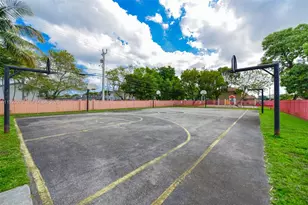 2570 W 67th Pl, Hialeah, FL 33016 - Photo 27