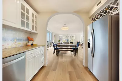 5401 Collins Ave #102, Miami Beach, FL 33140 - Photo 9