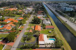 8490 Grand Canal Dr, Miami, FL 33144 - Photo 19