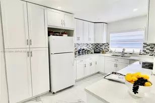 9330 Sunrise Lakes, Sunrise, FL 33322 - Photo 9