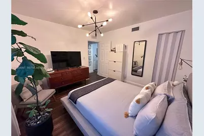 540 NW 7th St #44, Miami, FL 33136 - Photo 5