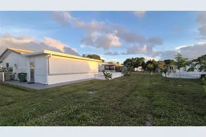 5715 NW 84th Ter, Tamarac, FL 33321 - Photo 7