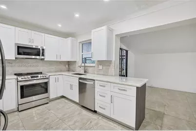 2500 NE 209th Ter, Miami, FL 33180 - Photo 9