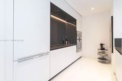 300 Biscayne Blvd Way #805, Miami, FL 33131 - Photo 5