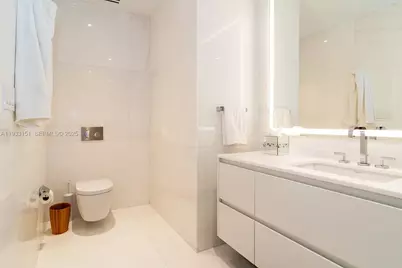 300 Biscayne Blvd Way #805, Miami, FL 33131 - Photo 13