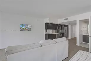 31 SE 6th St, Miami, FL 33131 - Photo 13