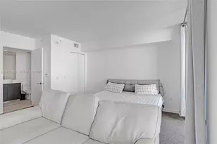 31 SE 6th St, Miami, FL 33131 - Photo 9