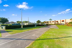 8901 S Hollybrook Blvd, Pembroke Pines, FL 33025 - Photo 15