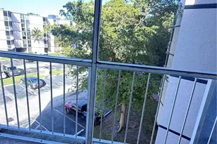 7075 NW 186th St, Hialeah, FL 33015 - Photo 9