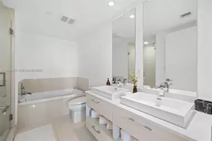 45 SW 9th St, Miami, FL 33130 - Photo 17